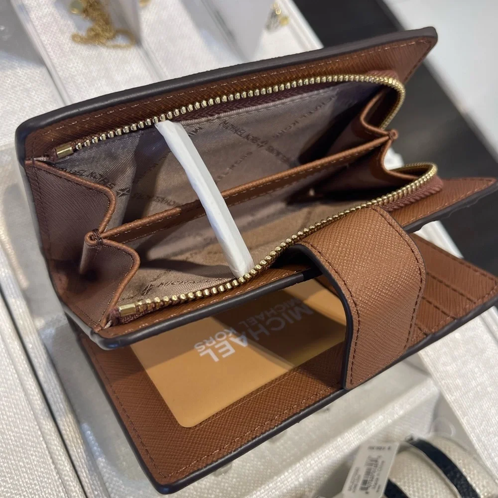 MICHAEL KORS Medium Crossgrain Leather Bifold Wallet ZP CN Luggage NWT